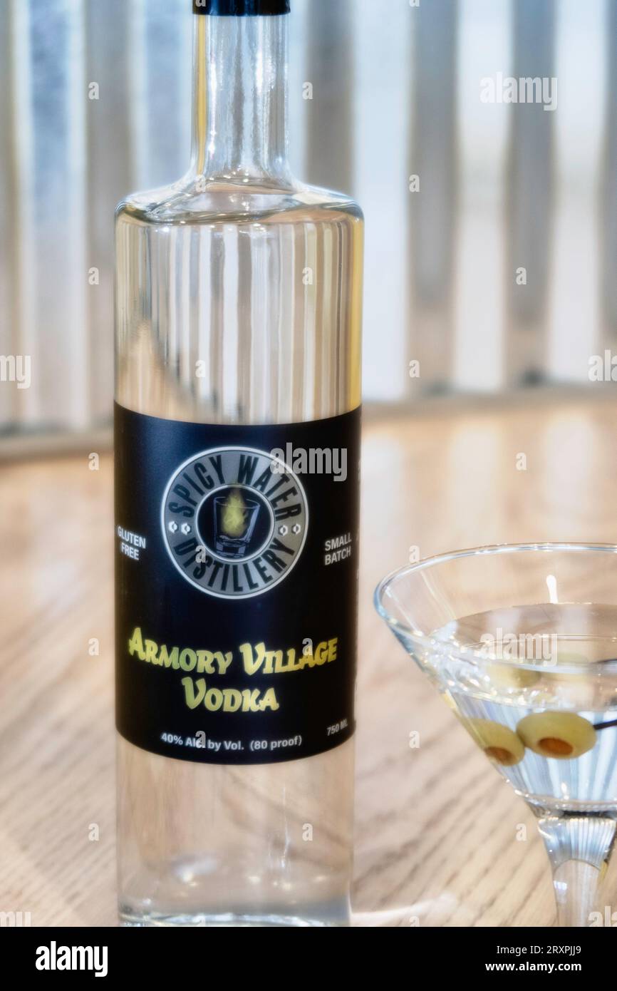 La Spicy Water Distillery produce una vodka a grana neutrale per un perfetto Martini, 2023, USA Foto Stock