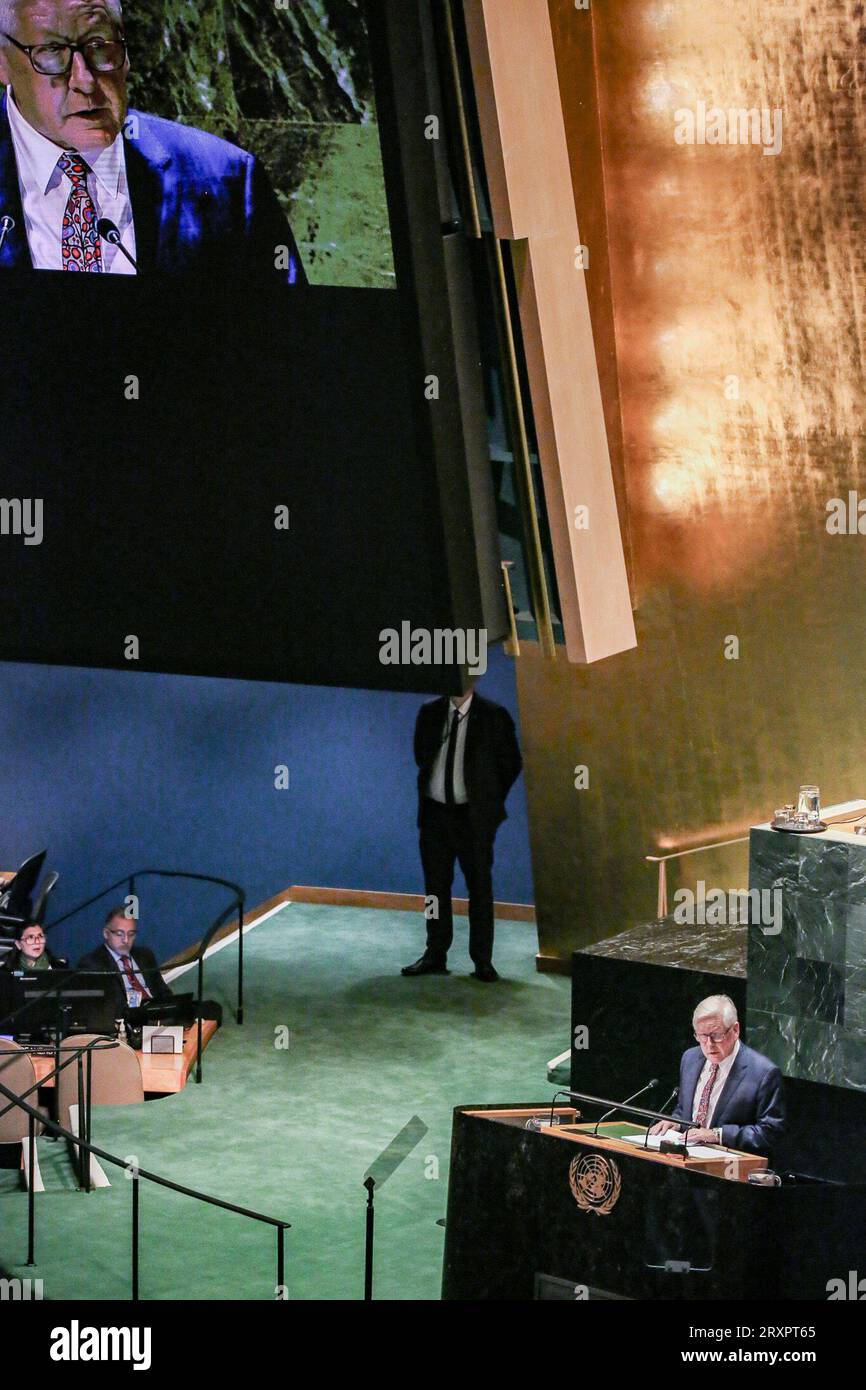 New York, New York, USA. 26 settembre 2023. Ambasciatore canadese alle Nazioni Unite, ROBERT RAE parla al raduno annuale dell'UNGA del 2023, 78. Il tema Rebuilding Trust and Reigniting Global Solidarity, l'evento di una settimana in cui i leader di tutto il mondo si incontrano, si è concluso oggi. (Immagine di credito: © Bianca Otero/ZUMA Press Wire) SOLO USO EDITORIALE! Non per USO commerciale! Foto Stock