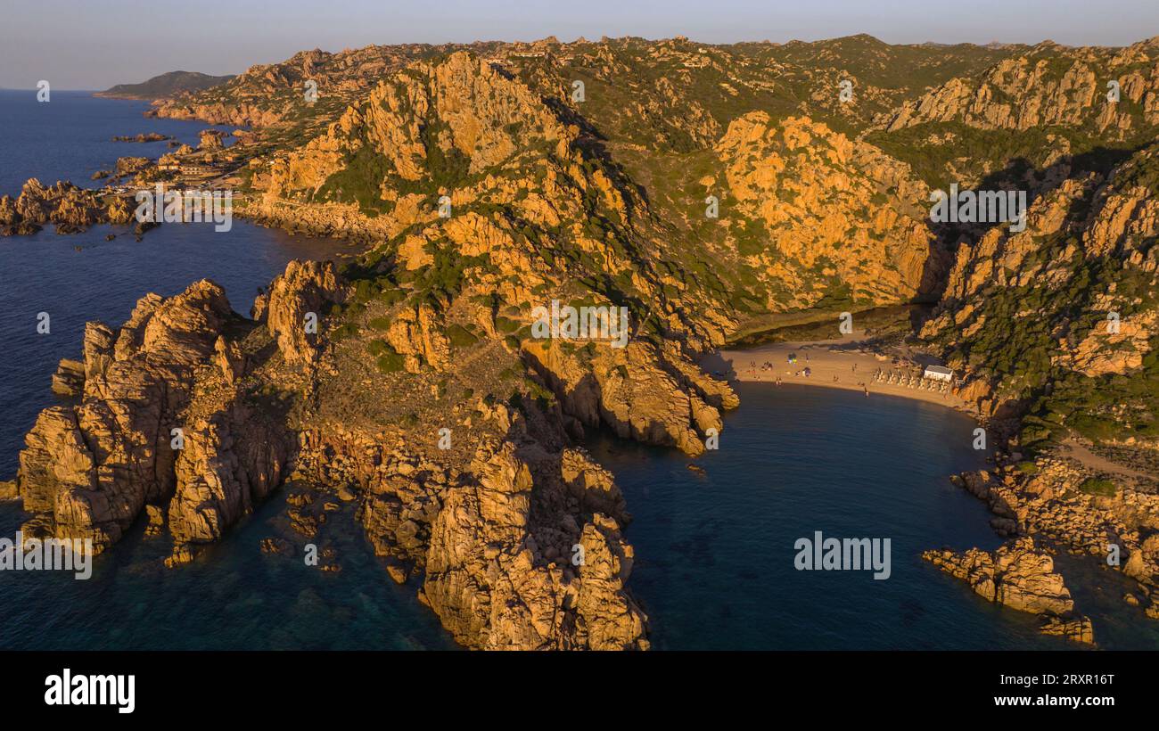 Spiaggia li cossi a Costa Paradiso in Sardegna. Foto Stock