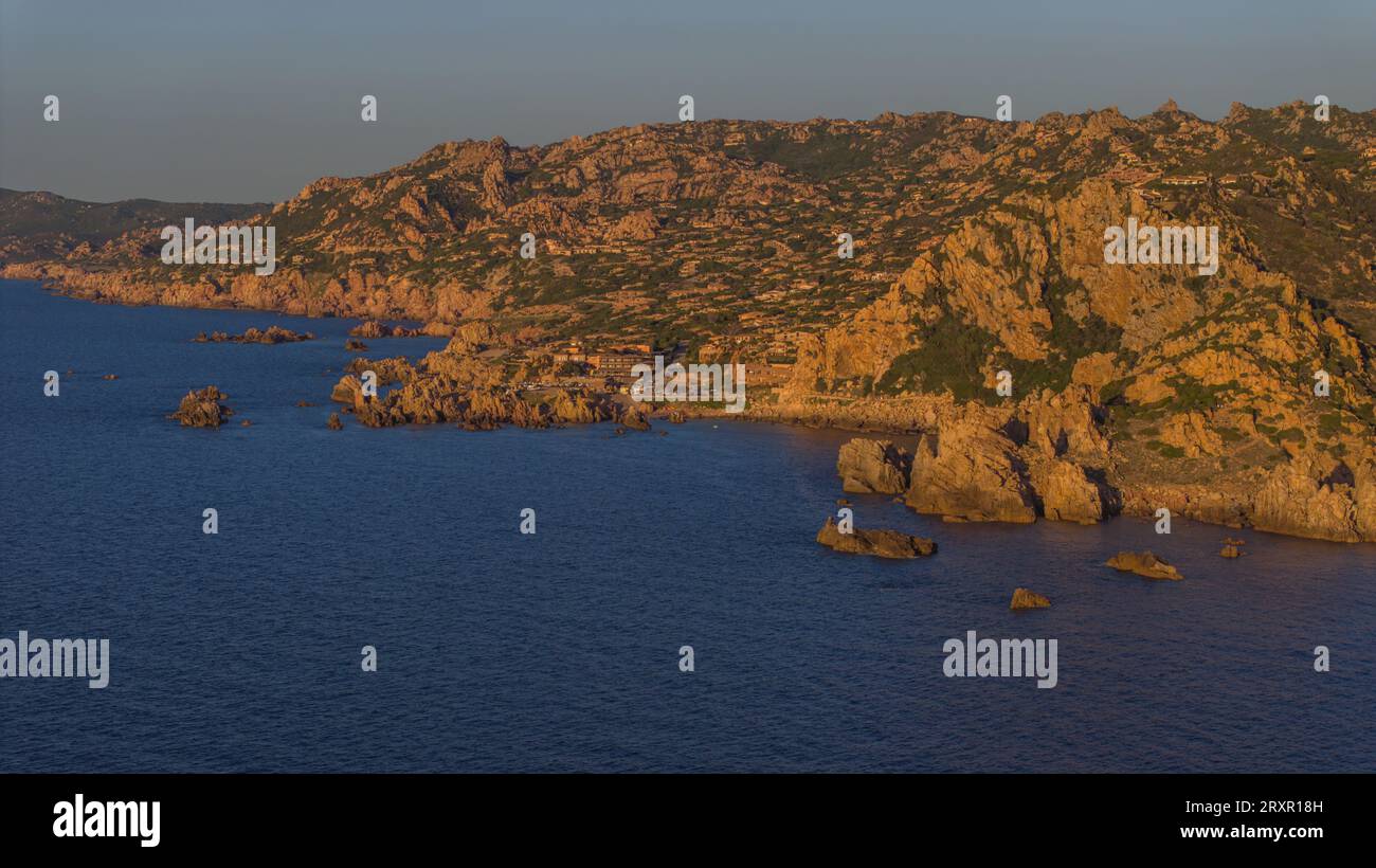 Spiaggia li cossi a Costa Paradiso in Sardegna. Foto Stock