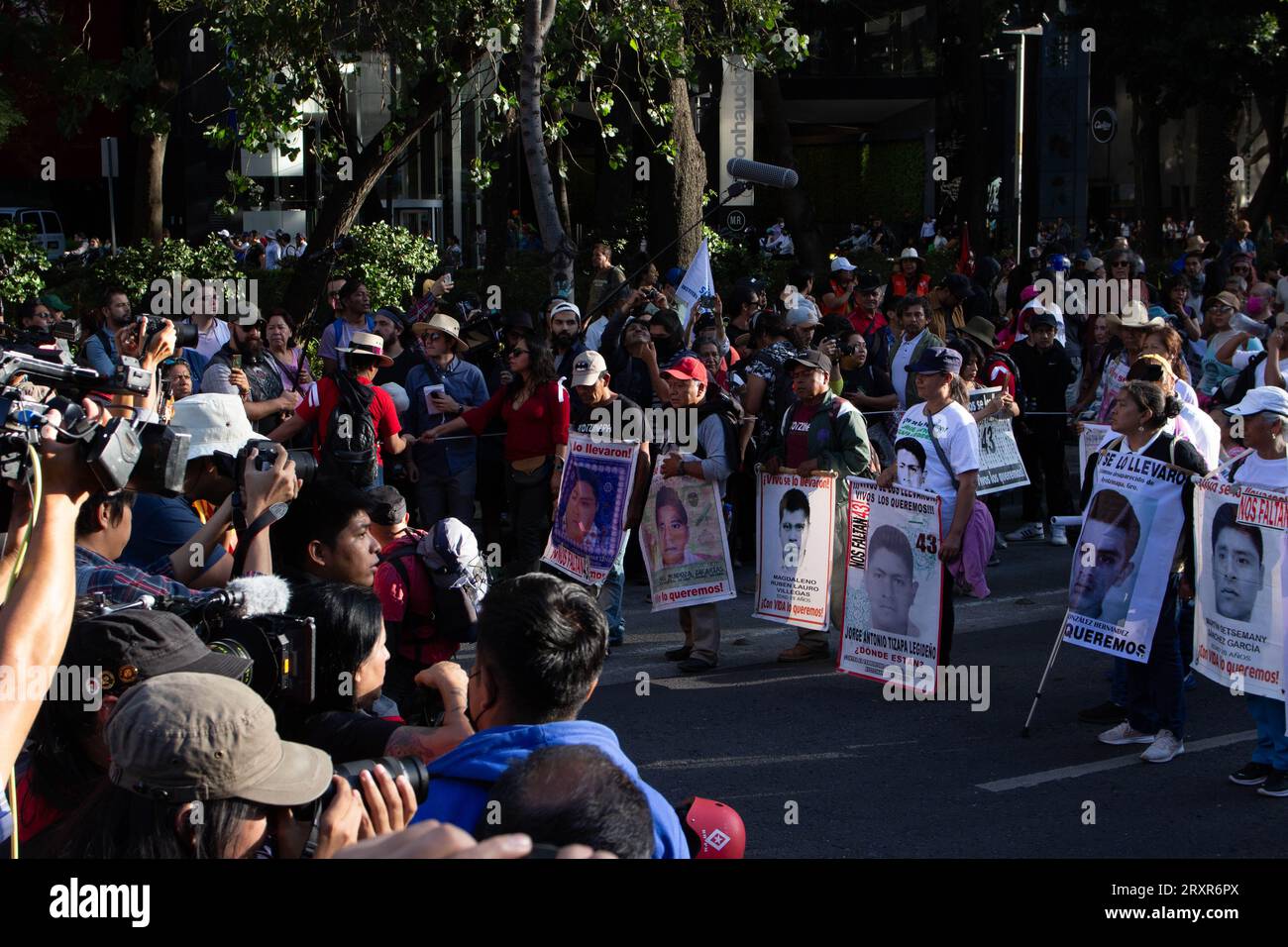 Proteste di città del Messico in occasione del nono anniversario dei 43 studenti scomparsi da Ayotzinapa. 26 settembre 2023 Ciudad Messico Foto Stock