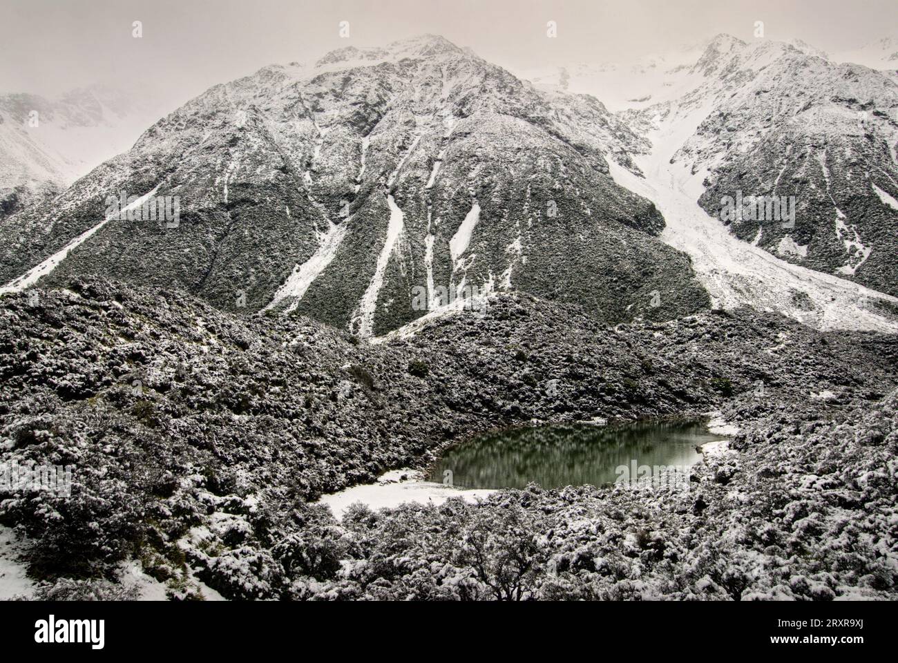 Blue Lake, vicino al Ghiacciaio Tasman in inverno. Parco nazionale di Aoraki Mt Cook, Isola del Sud della nuova Zelanda Foto Stock