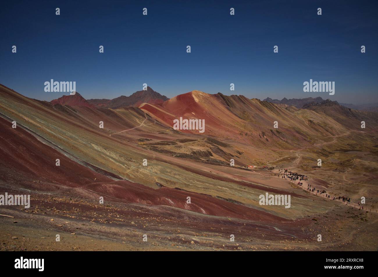 Vista panoramica sulla montagna arcobaleno in Perù Foto Stock