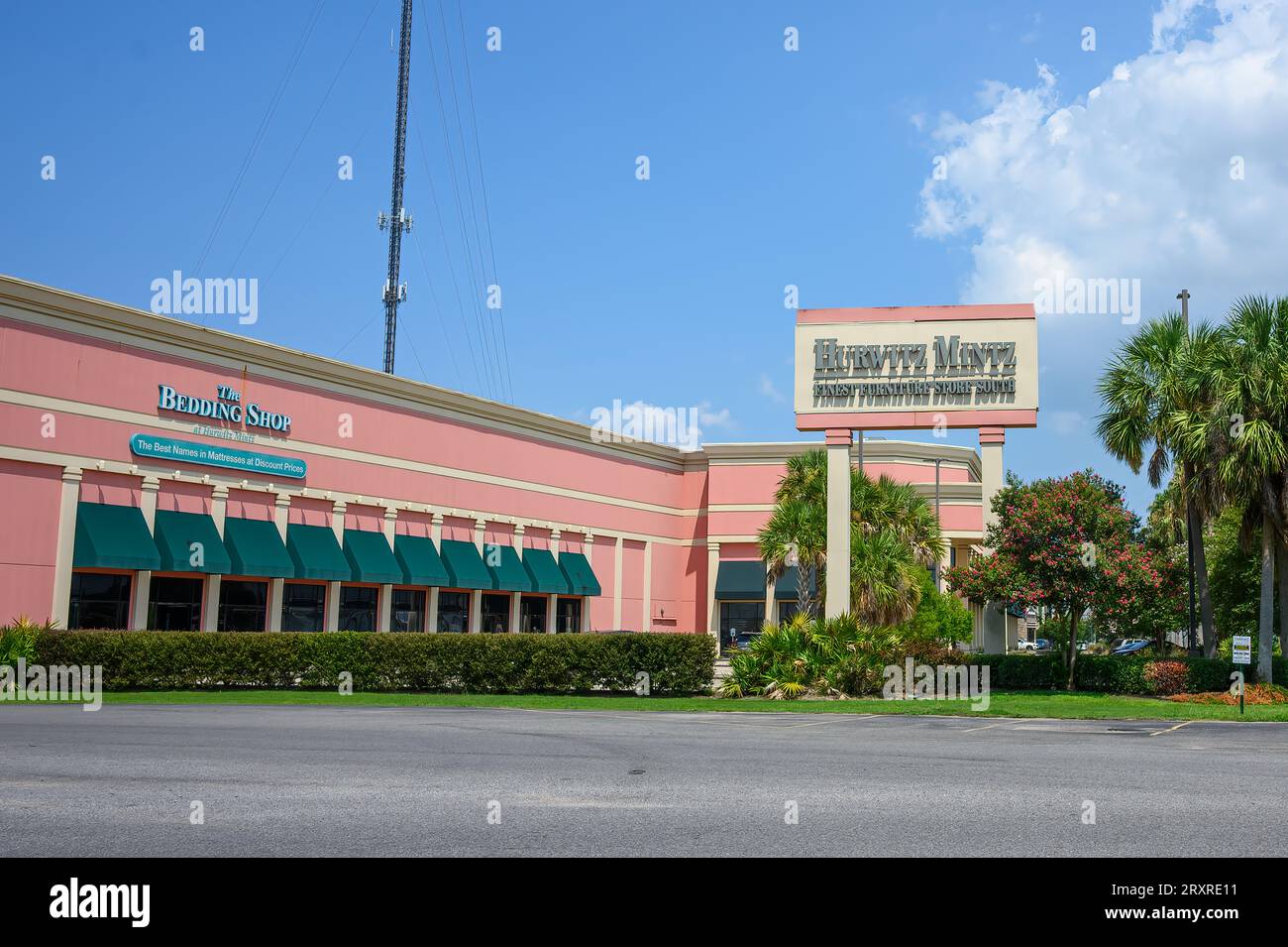 Metairie, LA, USA - 25 LUGLIO 2023: Negozio di mobili Hurwitz Mintz sulla Airline Highway Foto Stock