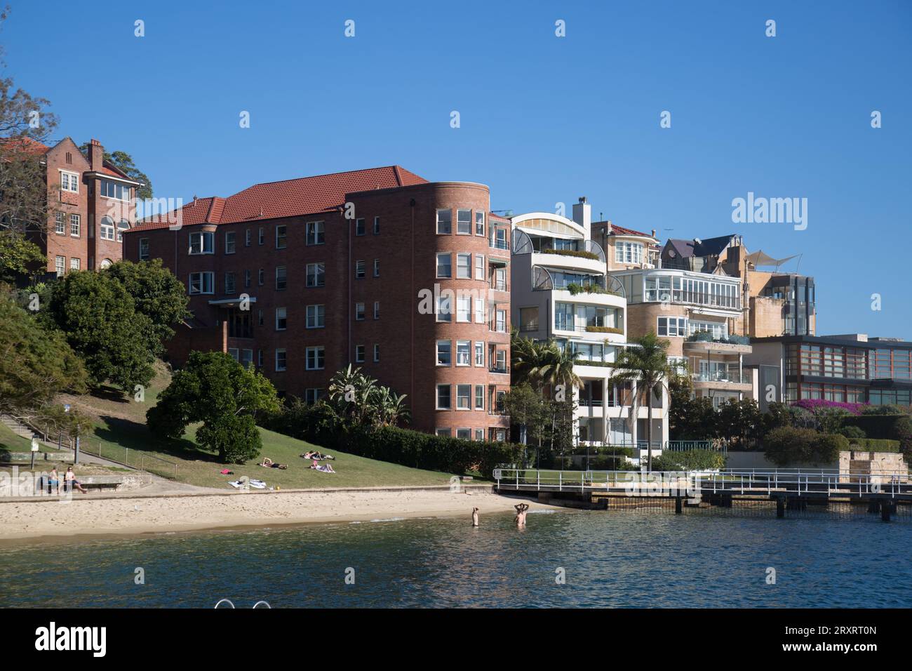 Appartamenti e case con vista sulla piscina Redleaf, conosciuta anche come Murray Rose Pool, Double Bay, Sydney, Australia. Foto Stock