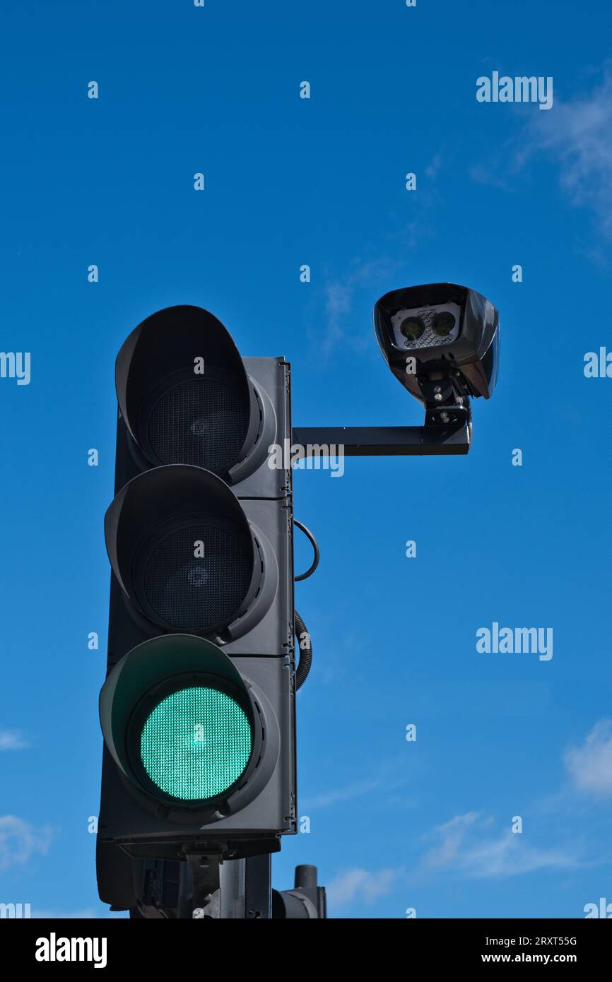 Controversa telecamera Ulez fissata a un semaforo a Croydon, Surrey Foto Stock