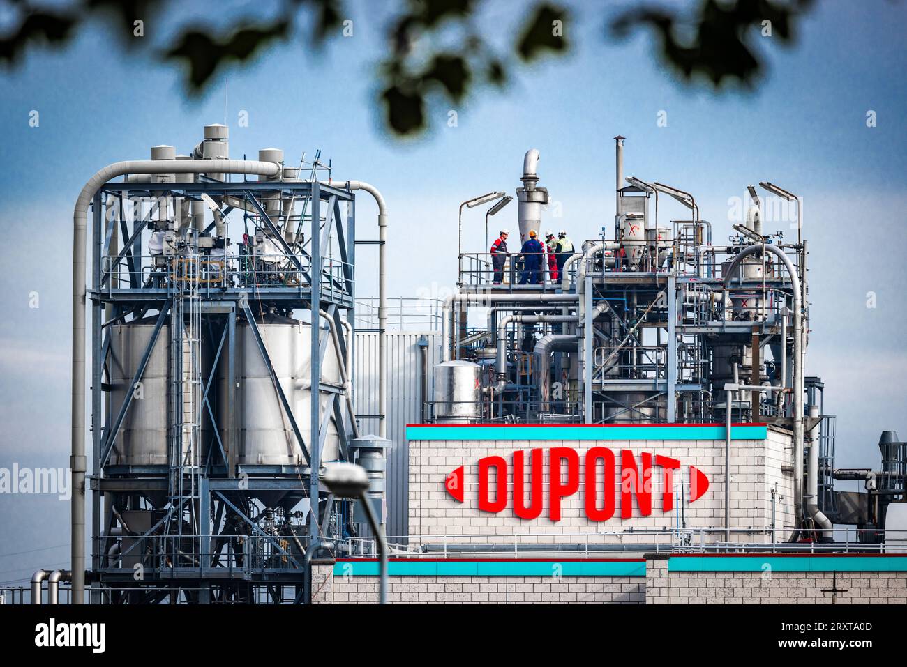 DORDRECHT - esterno della fabbrica chimica Chemours. Il tribunale di Rotterdam statuisce sul caso relativo alla fabbrica chimica. Quattro comuni vogliono che la società (e il suo predecessore DuPont) sia ritenuta responsabile per l'inquinamento da sostanze nocive PFAS. ANP JEFFREY GROENEWEG netherlands Out - belgium Out Foto Stock