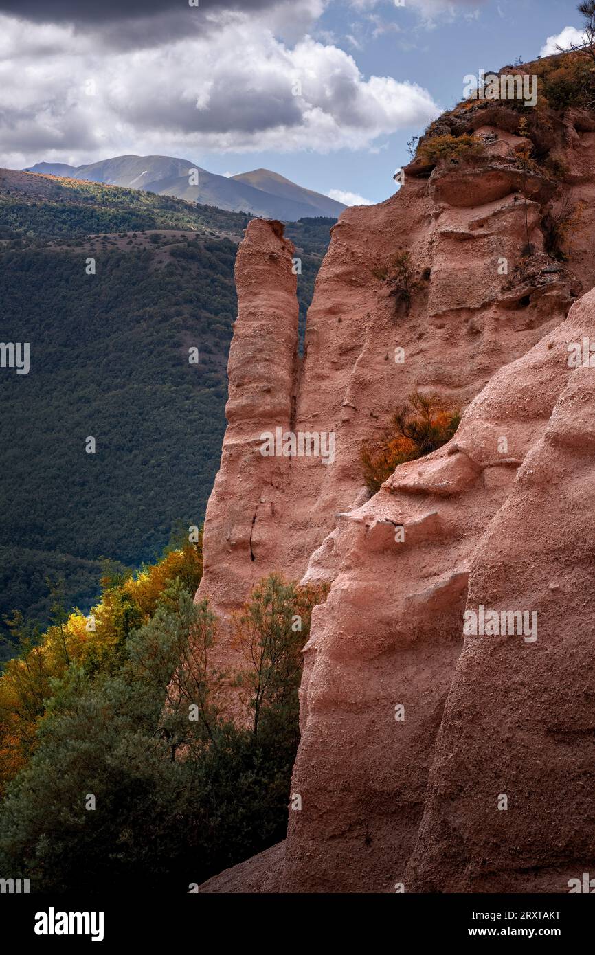 Particolari formazioni geologiche nel parco naturale lame rosse nelle Marche Foto Stock