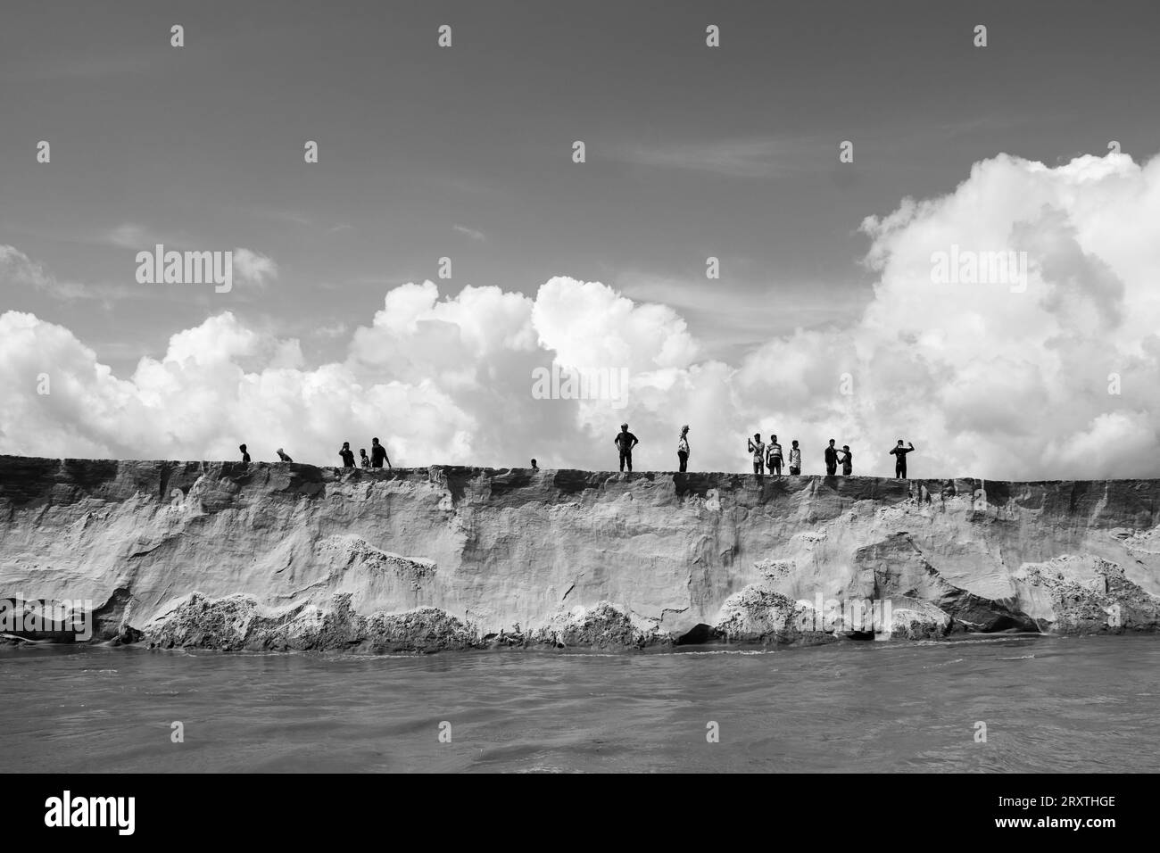 Fotografia erosiva sulle rive del fiume Padma questa immagine è stata scattata il 25 luglio 2022, dal fiume Padma, Bnagladesh Foto Stock