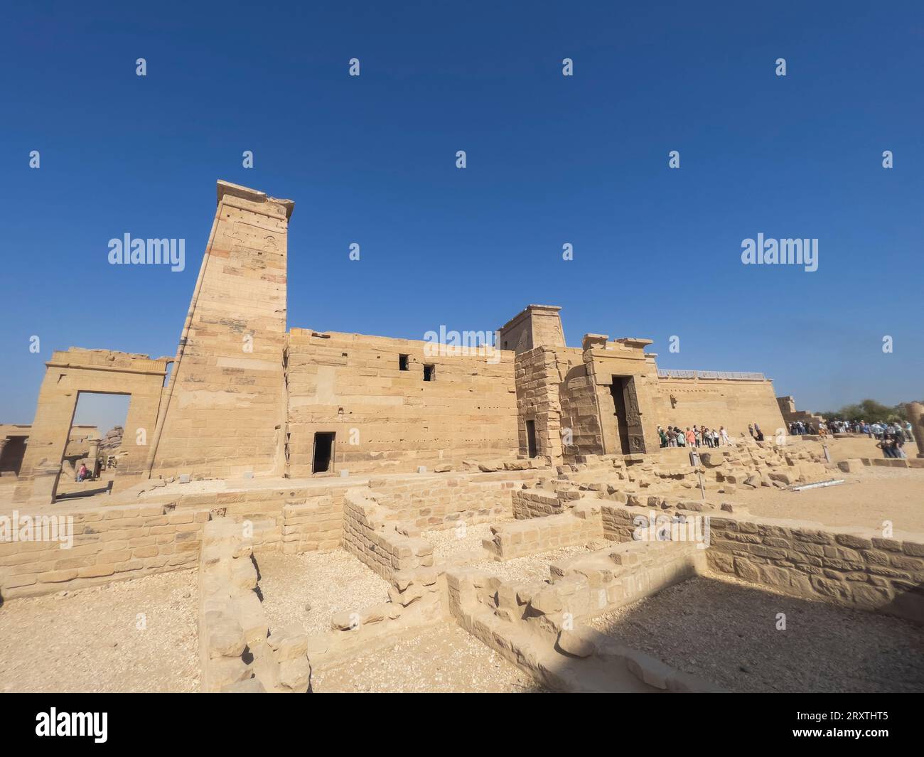 Il complesso del tempio di file, il tempio di Iside, patrimonio dell'umanità dell'UNESCO, attualmente sull'isola di Agilkia, Egitto, Nord Africa, Africa Foto Stock