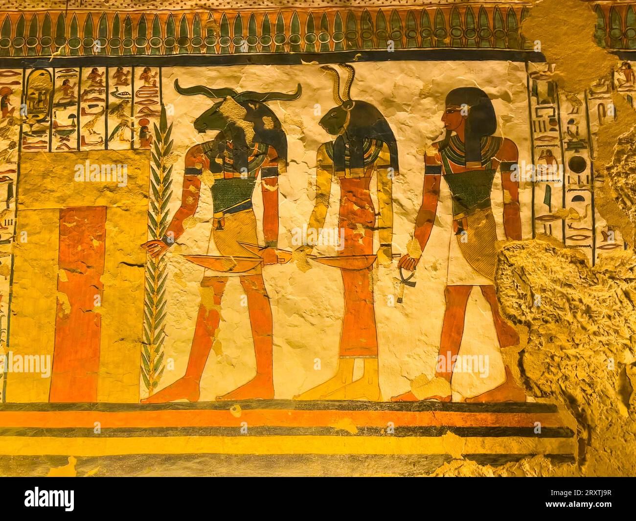 Rilievi e dipinti nella tomba di Nefertari, la grande moglie del