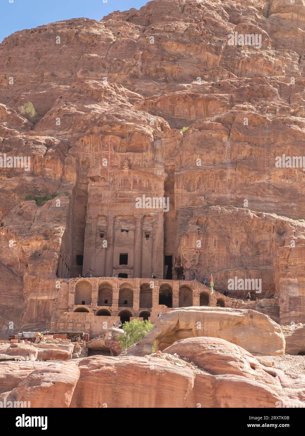 La tomba dell'urna, il parco archeologico di Petra, patrimonio dell'umanità dell'UNESCO, una delle nuove sette meraviglie del mondo, Petra, Giordania, Medio Oriente Foto Stock