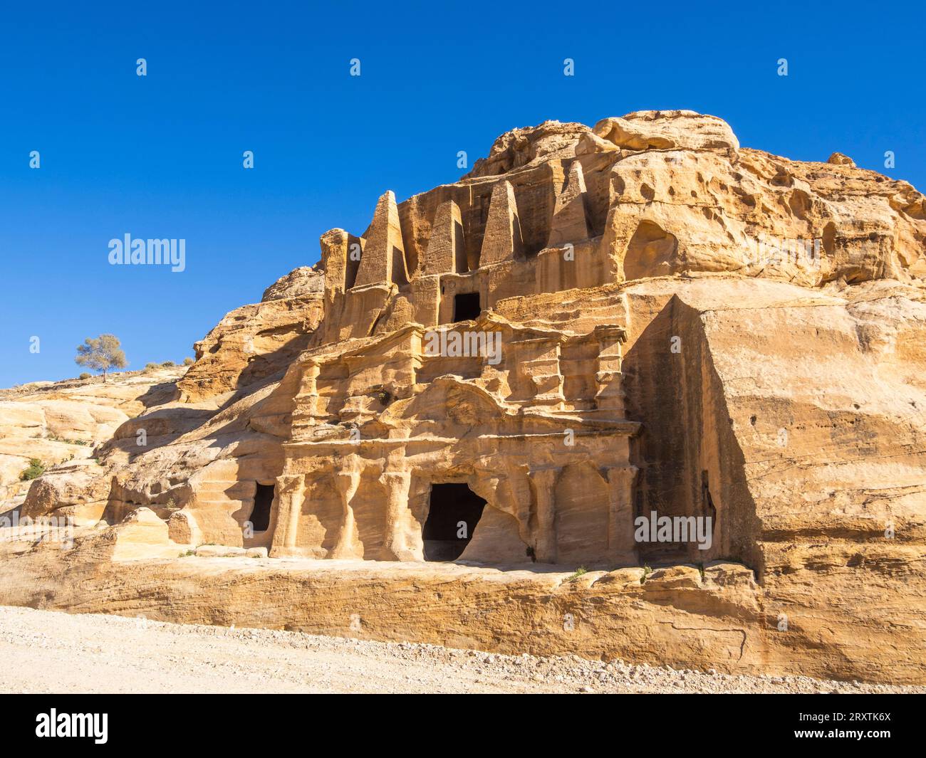 La tomba dell'Obelisco, il parco archeologico di Petra, patrimonio dell'umanità dell'UNESCO, una delle nuove sette meraviglie del mondo, Petra, Giordania, Medio Oriente Foto Stock