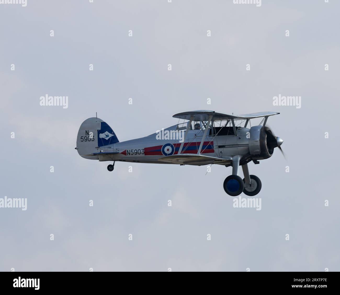 Un biplano Gloster Gladiator della RAF conservato al Duxford Battle of Britain Air Show del 2023 Foto Stock