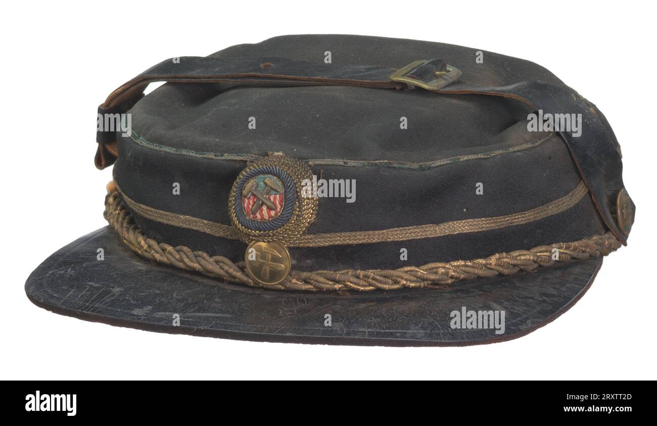 Cappello con un emblema per un'organizzazione fraterna ca. 1900 Foto Stock