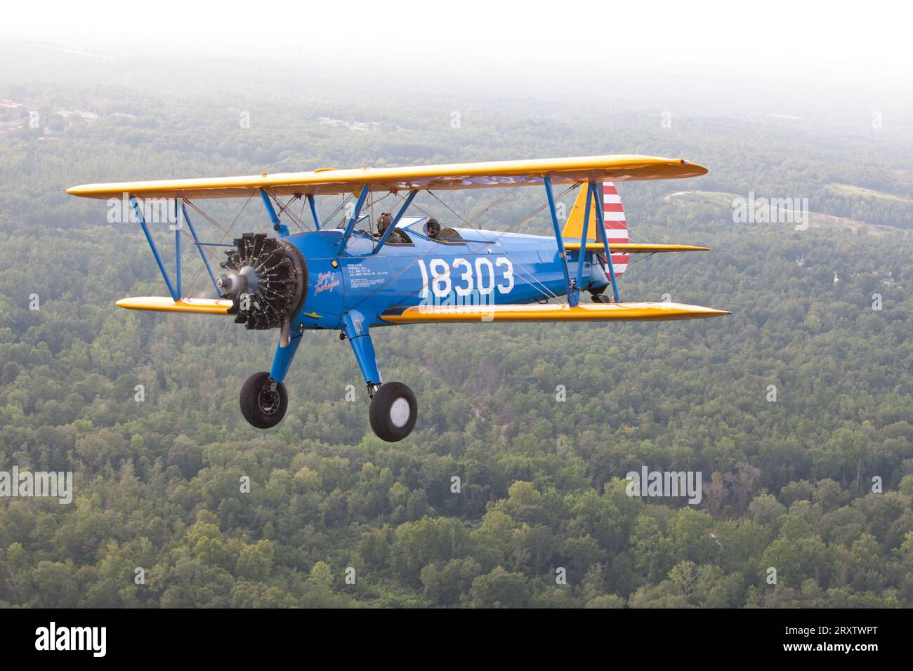 Smithsonian's National Museum of African American History & Culture (NMAAHC), Spirit of Tuskegee Airplane a Tuskegee Alabana, Moton Municipal Field, vecchio Tuskegee Army Airfield; Tuskegee National Historic Site. Con Tuskegee Airman e il capitano Matt Quy sabato 30 luglio 2011 Foto Stock