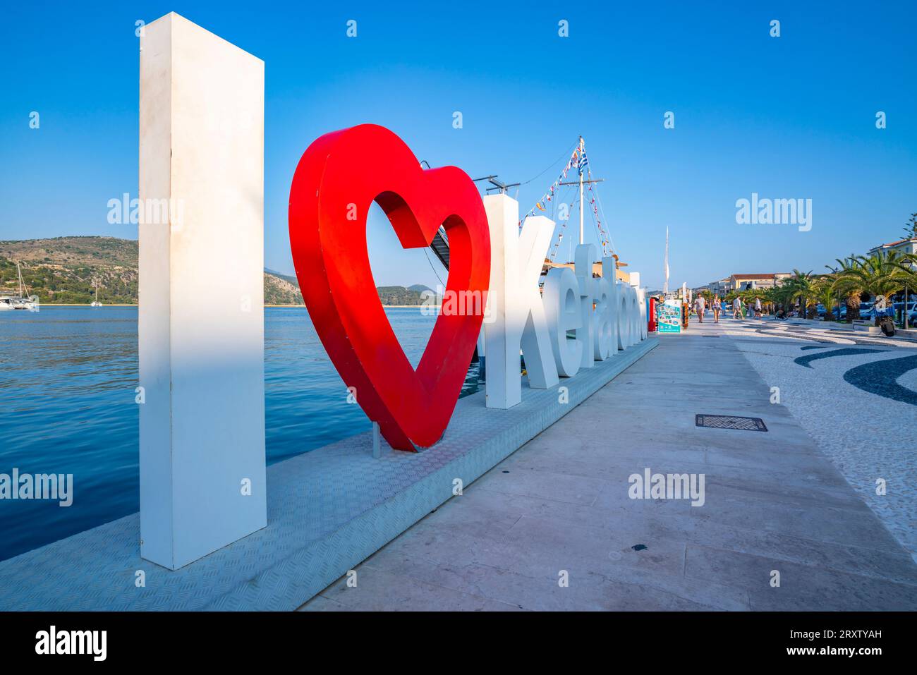 Insegna i Love Cefalonia ad Argostoli, capitale della Cefalonia, Argostolion, Cefalonia, Isole Ionie, isole greche, Grecia, Europa Foto Stock