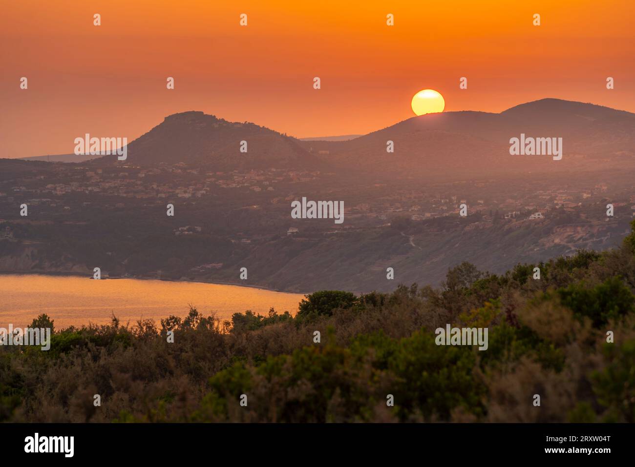 Vista della costa vicino a Lourdata al tramonto, Cefalonia, Isole Ionie, Isole greche, Grecia, Europa Foto Stock