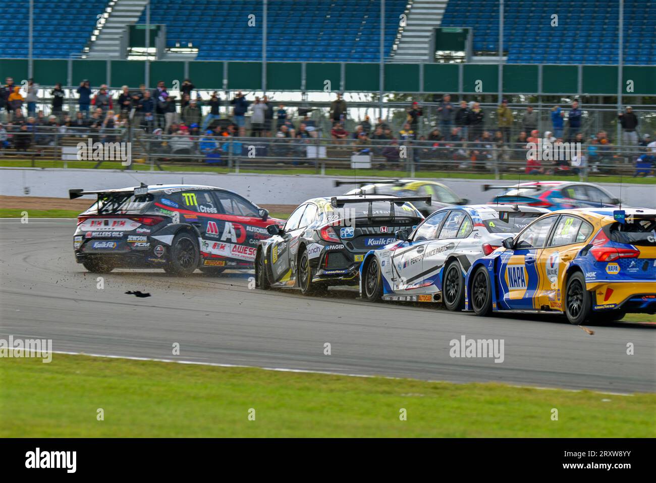 Michael Crees, numero 777, a metà giro, azione automobilistica, British Touring Car Championship 2023, BTCC Foto Stock