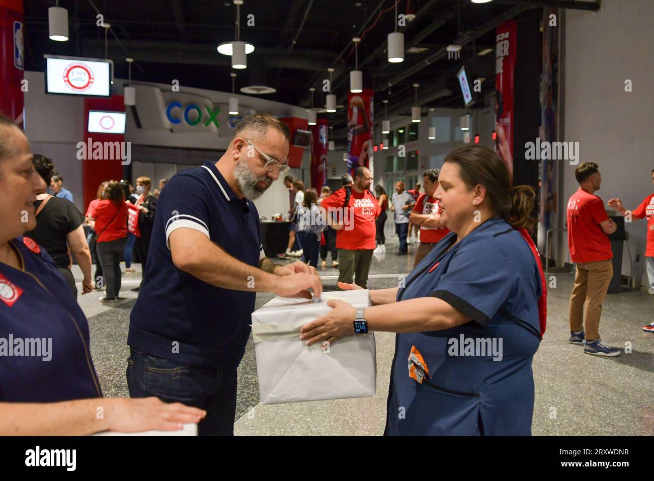 LAS VEGAS, Nevada - SETTEMBRE 26: I membri del Culinary Union hanno votato al Thomas & Mack Center di Las Vegas, Nevada, il 26 settembre 2023. Crediti: DeeCee Carter/MediaPunch Foto Stock