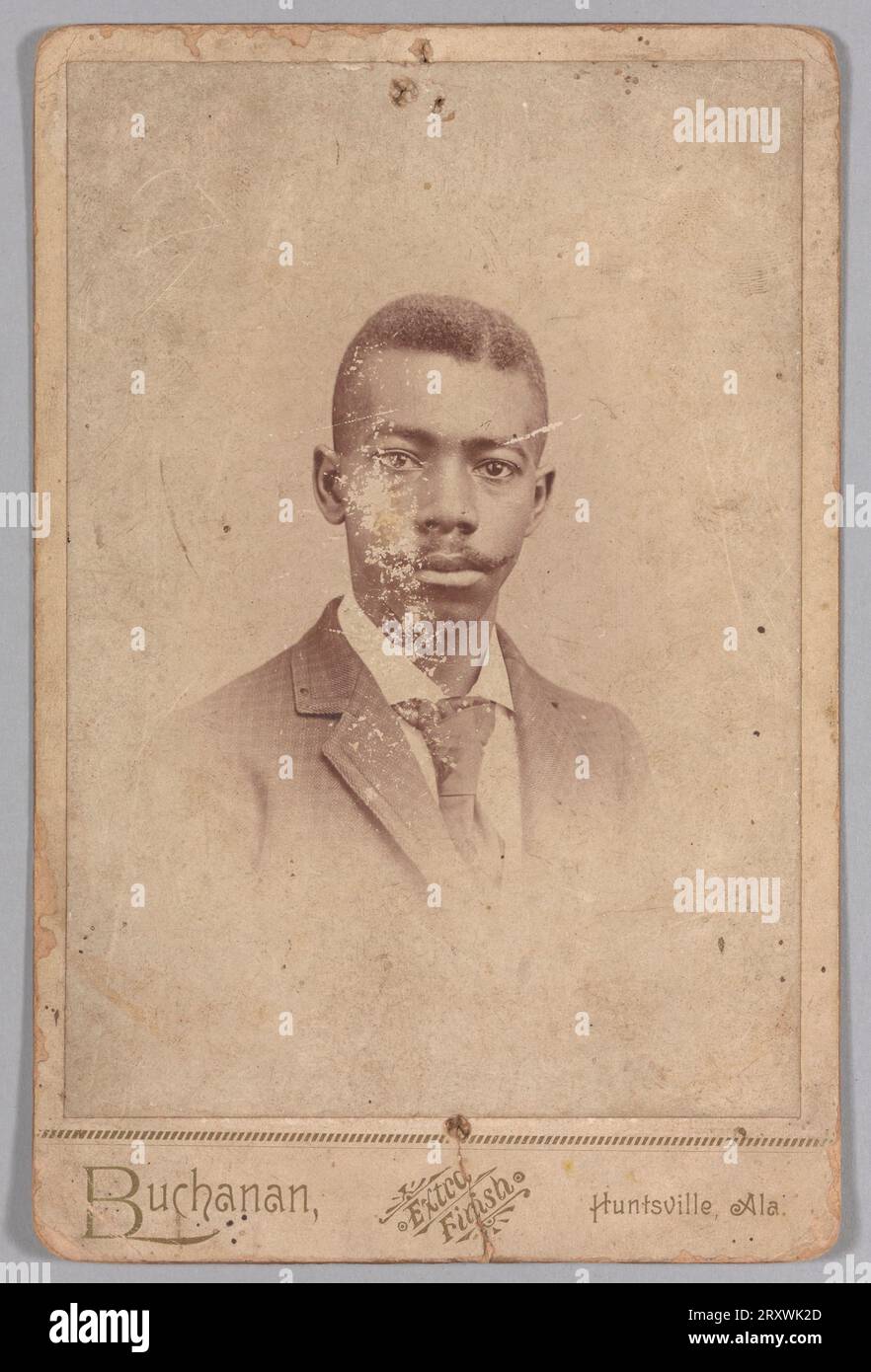 Fotografia di un uomo che indossa un abito una giacca e una cravatta alla fine del XIX secolo Foto Stock