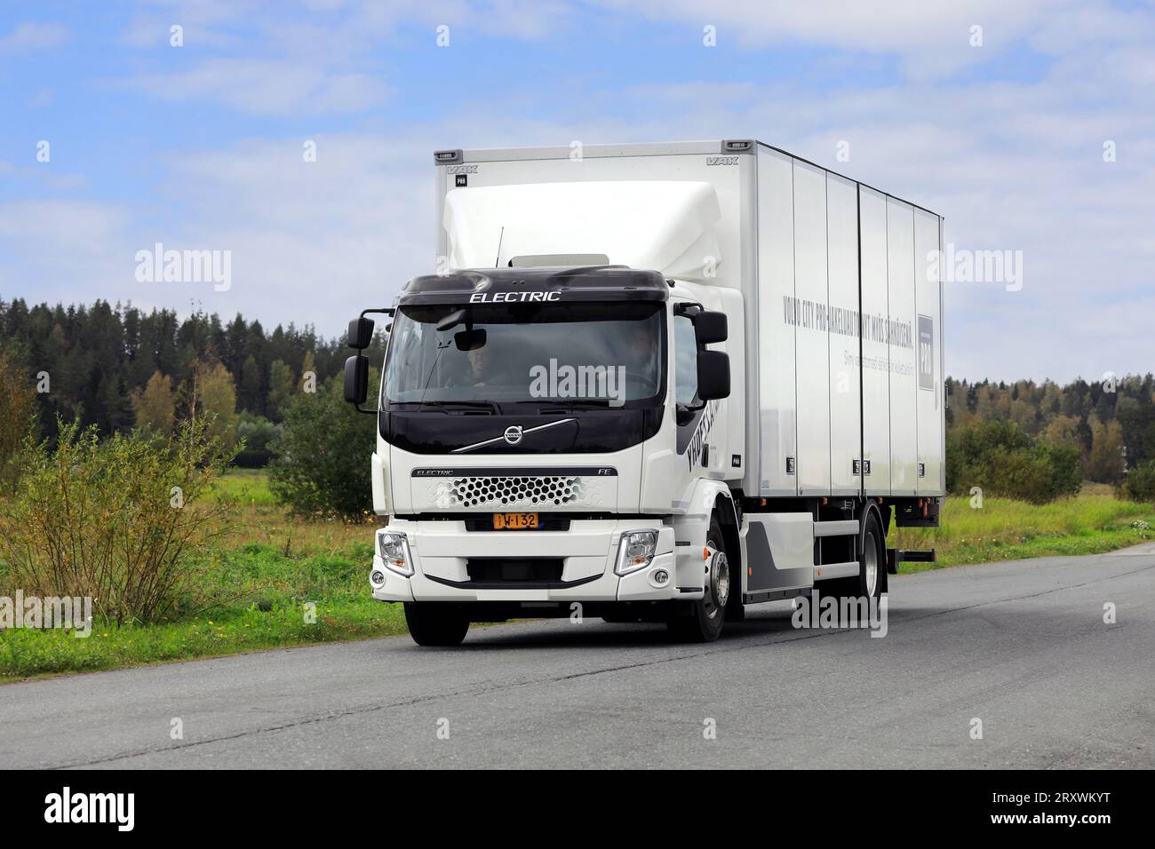 Volvo Trucks Finland presenta il veicolo da consegna Volvo FE Electric 4x2 nel tour di prova su strada "Together Towards Zero". Forssa, Finlandia. 21 settembre 2023. Foto Stock