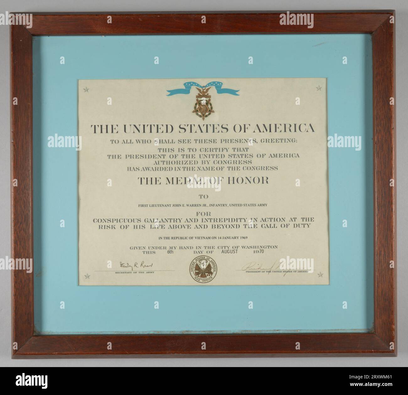 Medal of Honor Citation emessa per il primo tenente John E. Warren Jr. 6 agosto 1970 Foto Stock