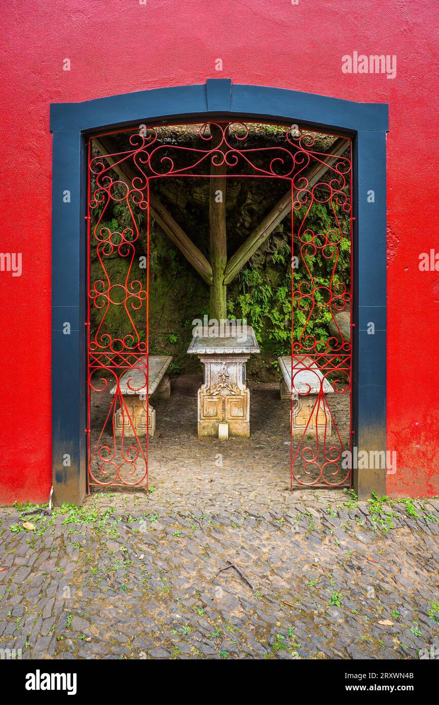 Il giardino botanico Jardim Tropical Monte Palace di Funchal, Madeira, vanta un'impressionante gamma di elementi orticoli Foto Stock