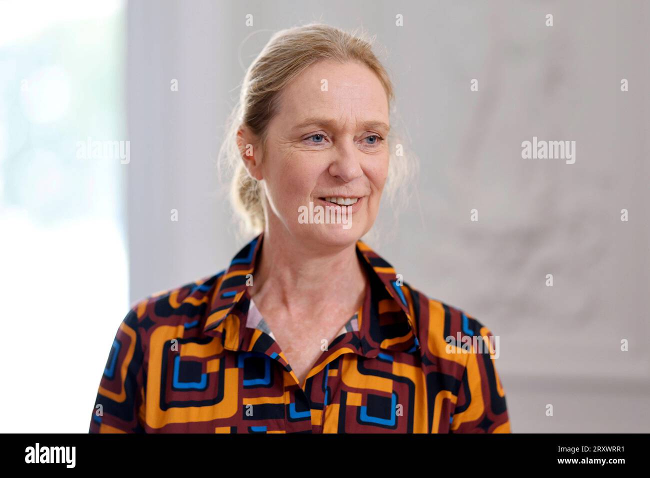 Desiree von Bohlen und Halbach, 1. Vorstand und Gründerin des Vereins desiderio Care e.V., bei der größten internationalen Rotary Charity Auktion beim Auktionshaus Sotheby s. Hier werden am 05.10.2023 über 200 Kunstwerke zu Gunsten der desiderio Care e.V. versteigert, die sich für eine demenzfreundliche Gesellschaft einsetzt. Köln, 27.09.2023 NRW Deutschland *** Desiree von Bohlen und Halbach, 1 membro del Consiglio e fondatore dell'associazione desiderio Care e V , presso la più grande asta internazionale di beneficenza del Rotary presso la casa d'aste Sotheby S qui il 05 10 2023 oltre 200 opere d'arte saranno all'asta Foto Stock