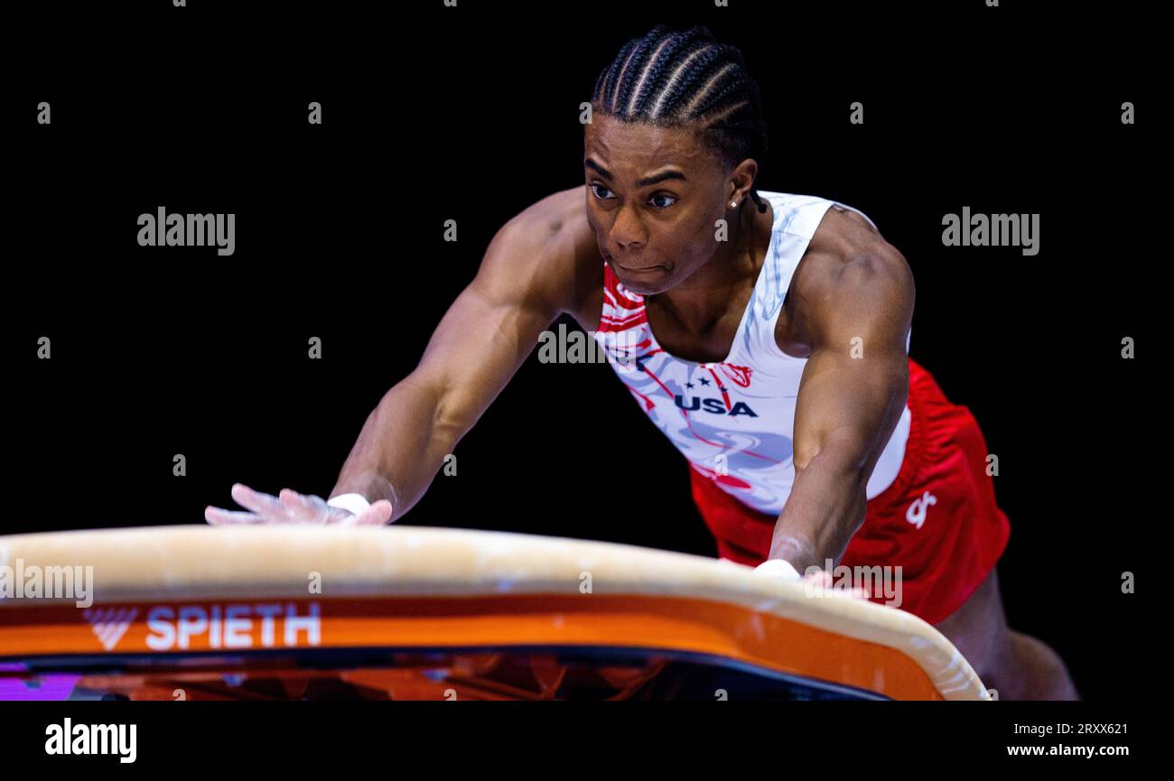 Anversa, Belgio. 27 settembre 2023. Khoi Young in azione durante l'allenamento ufficiale sul podio ai Campionati mondiali di ginnastica nell'Anversa Sportpalace. Crediti: Iris van den Broek / Alamy Live News Foto Stock