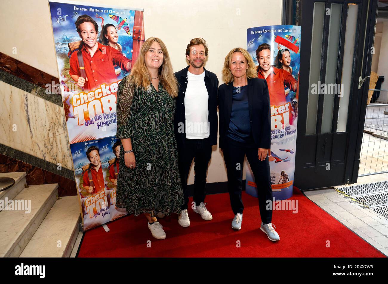 Emily Meinke, Tobias Krell und Steffi Lemke bei der Preview des Kinofilms Checker Tobi und Die Reise zu den fliegenden Flüssen im Kant Kino. Berlin, 27.09.2023 *** Emily Meinke, Tobias Krell e Steffi Lemke all'anteprima del film Checker Tobi und Die Reise zu den fliegenden Flüssen a Kant Kino Berlin, 27 09 2023 foto:XS.xGabschx/xFuturexImagex tobi 3908 Foto Stock