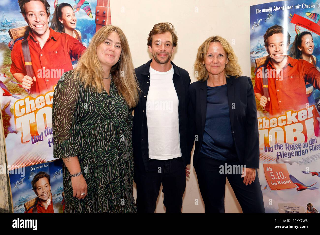 Emily Meinke, Tobias Krell und Steffi Lemke bei der Preview des Kinofilms Checker Tobi und Die Reise zu den fliegenden Flüssen im Kant Kino. Berlin, 27.09.2023 *** Emily Meinke, Tobias Krell e Steffi Lemke all'anteprima del film Checker Tobi und Die Reise zu den fliegenden Flüssen a Kant Kino Berlin, 27 09 2023 foto:XS.xGabschx/xFuturexImagex tobi 3912 Foto Stock