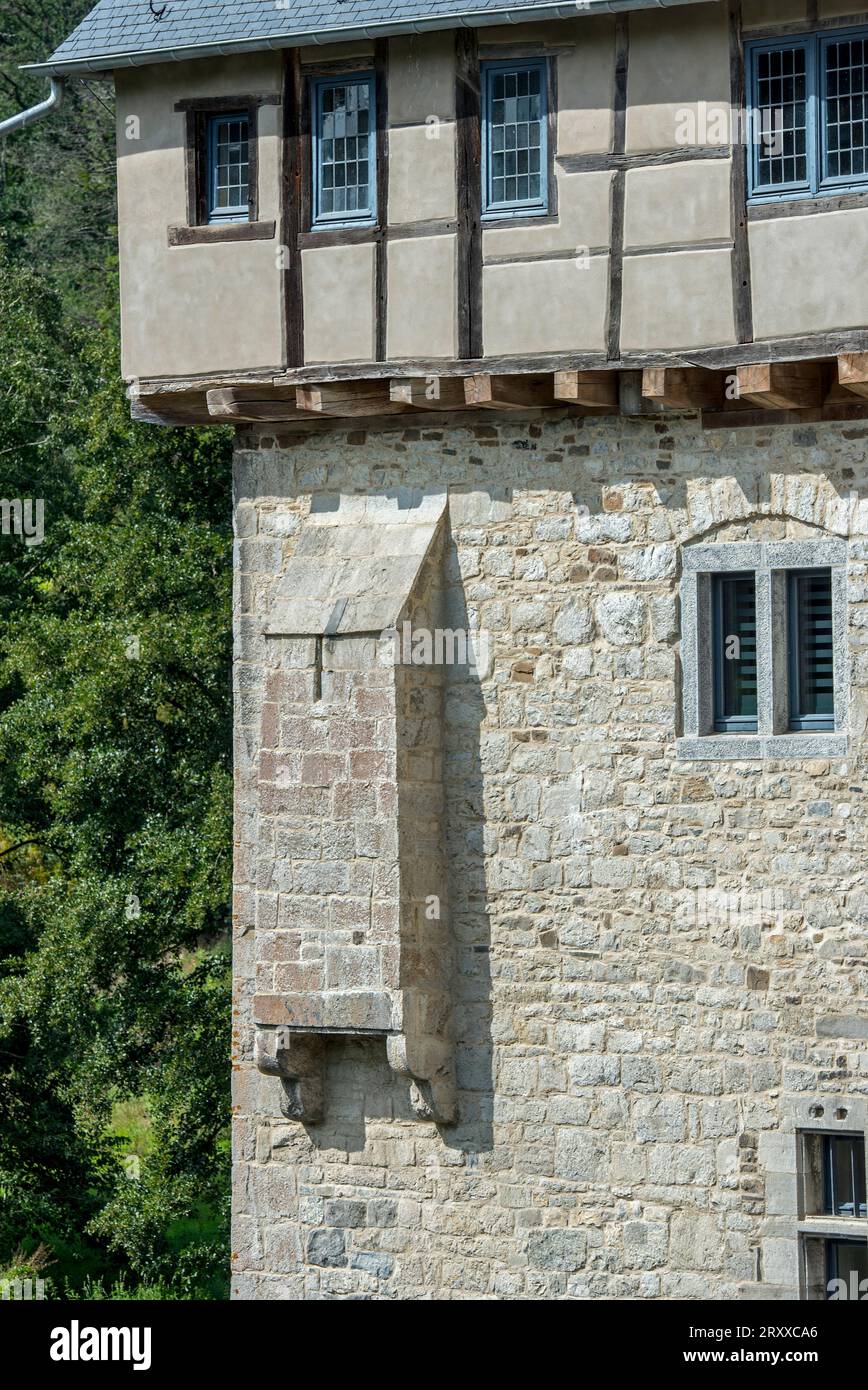 Servizi igienici medievali / latrine / privy / garderobe del XIII secolo Castello di Crupet , Assesse, provincia di Namur, Ardenne belghe, Vallonia, Belgio Foto Stock