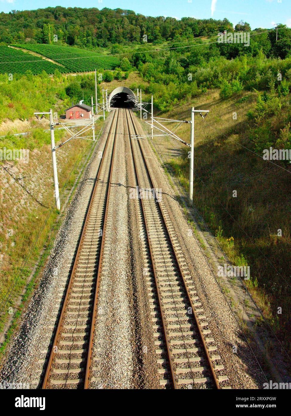 Linea ferroviaria, binari e treni vicino a Oberderdingen Foto Stock