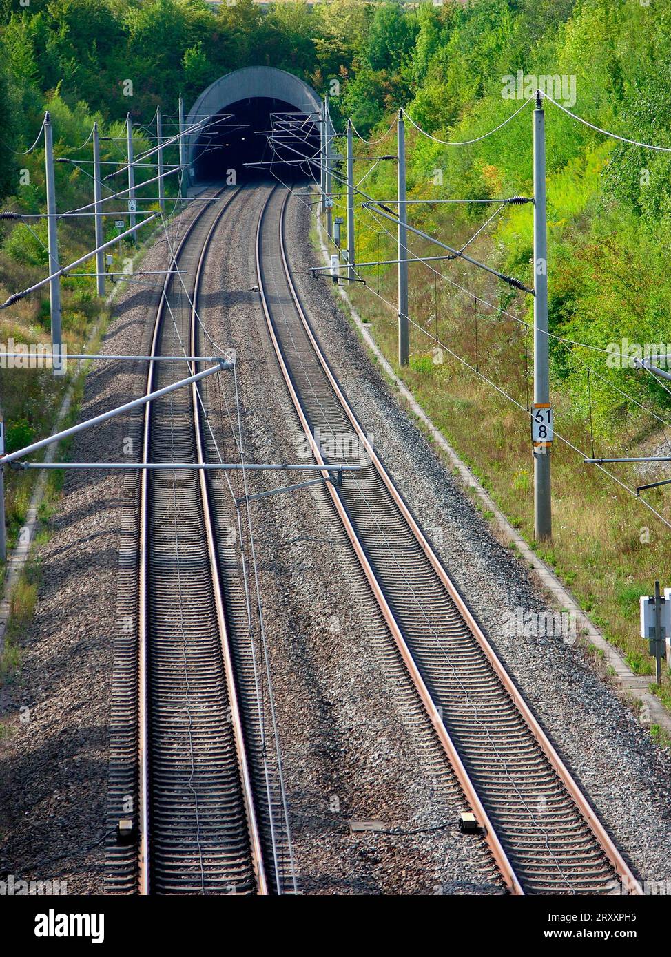 Linea ferroviaria, binari e treni vicino a Oberderdingen Foto Stock
