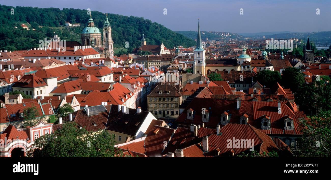 Vista sul quartiere piccolo, Mala strana, dal parco Strahovska, Praga, Cechia, panorama, paesaggio, orizzontale, vista città, paesaggio urbano, Cityscape, U... Foto Stock