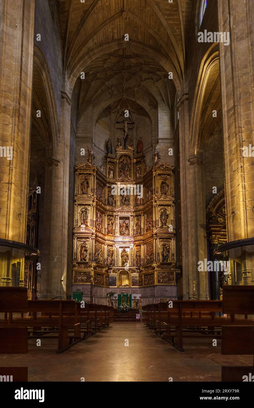 Elaborato altare d'oro nel XVI secolo San Bizente Eliza o San Vicente la chiesa del Martire Iglesia, San Sebastián, Donostia, Paesi Baschi, Spagna Foto Stock