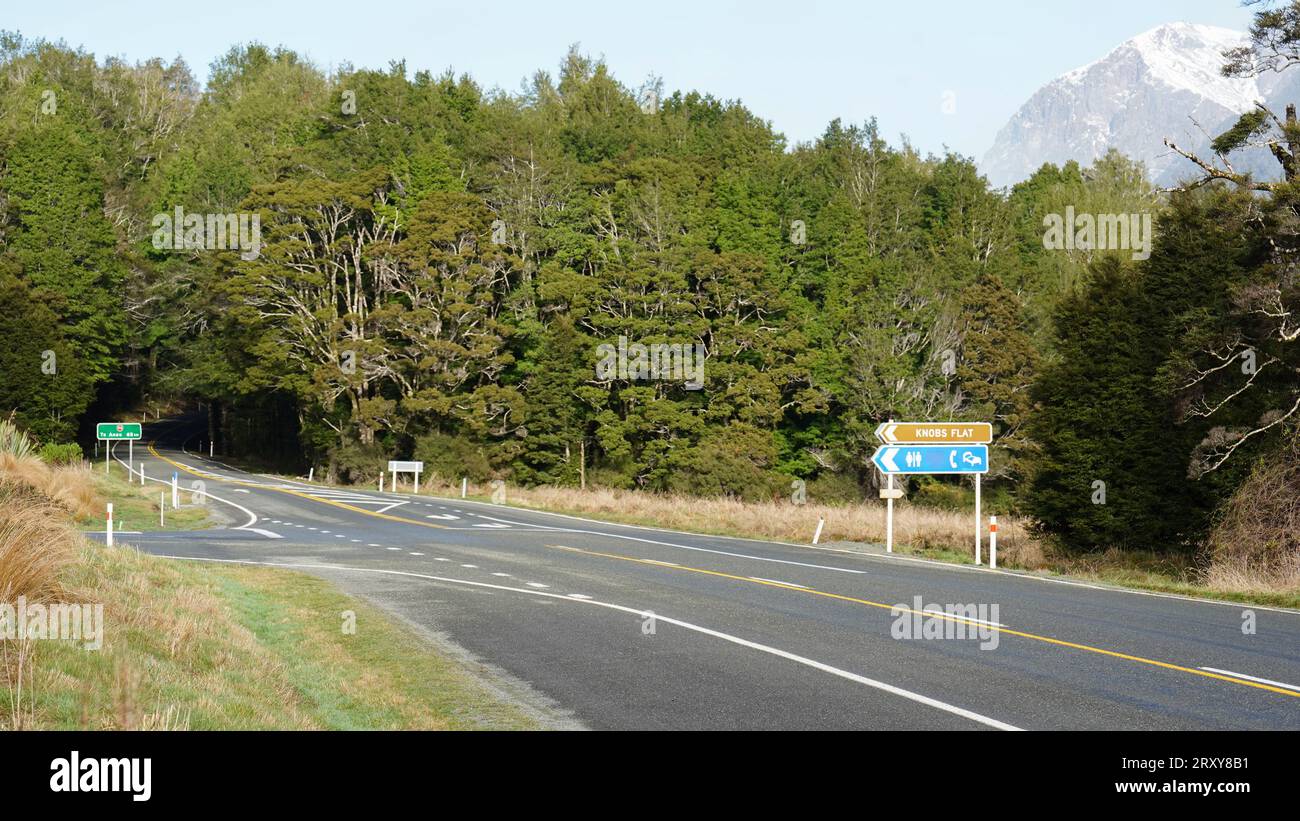 Milford Road, la strada panoramica che porta a Milford Sound, Southland, nuova Zelanda Foto Stock
