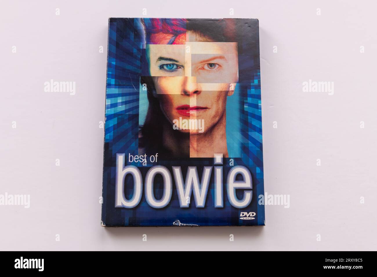Londra. UK- 09.27.2023. Una copertina video del DVD di David Bowie isolata in bianco. Foto Stock