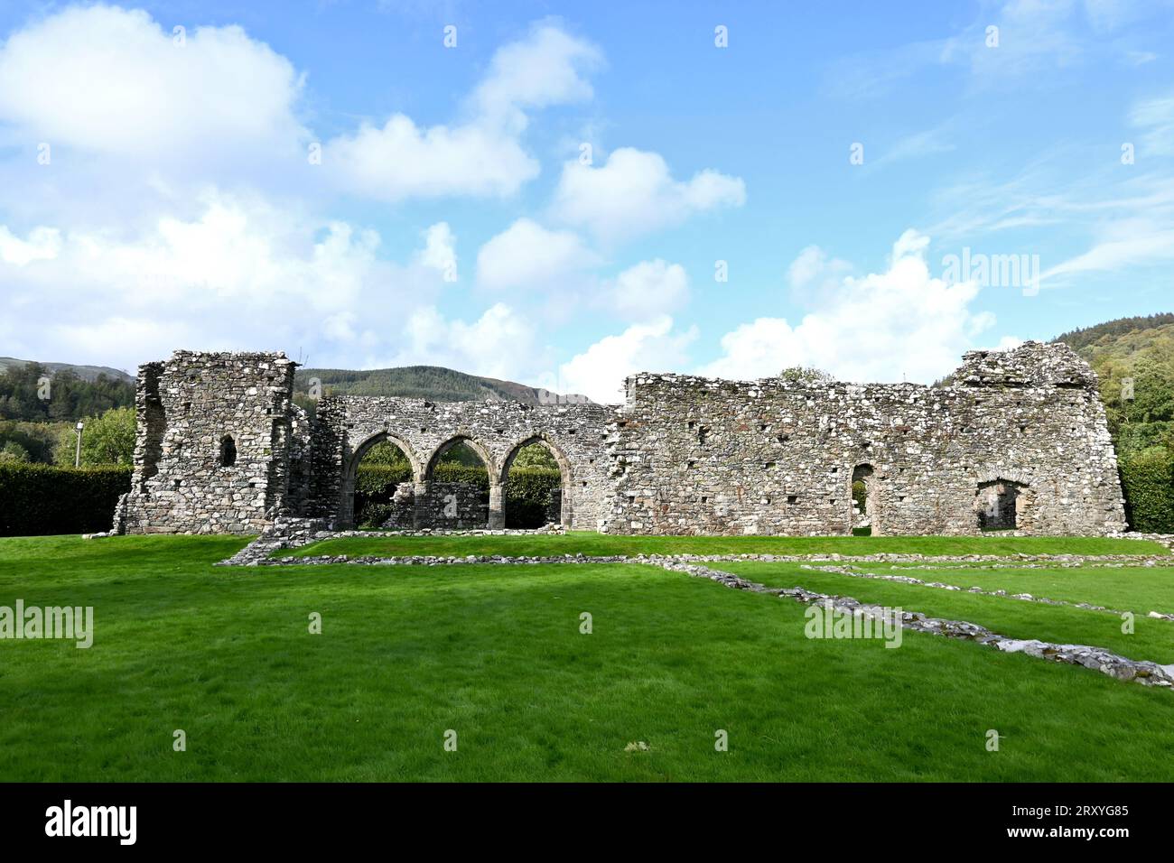 Cymer Abbey (Abaty Cymer) è un'abbazia cistercense in rovina nei pressi di Llanelltyd, Gwynedd, Galles, Regno Unito – 26 settembre 2023 Foto Stock