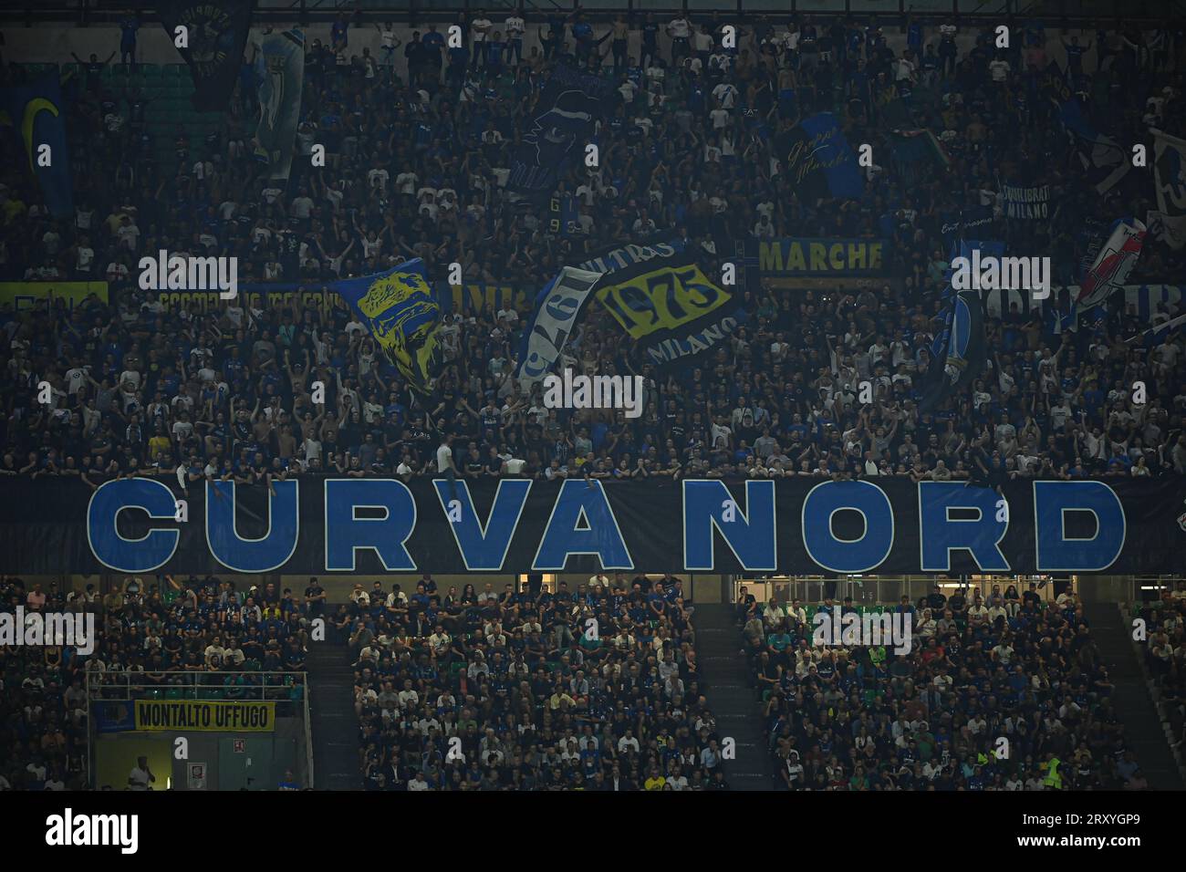 Tifosi dell'FC Internazionale durante la partita di serie A italiana FC Internazionale vs Sassuolo allo Stadio San Siro di Milano, Italia, il 27 settembre 2023 Foto Stock