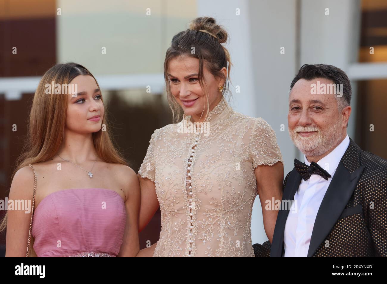 VENEZIA, ITALIA - 08 SETTEMBRE: Jennifer Caroletti, Eva Henger e Massimiliano Caroletti partecipano al Red carpet di "Hors-Saison" Foto Stock