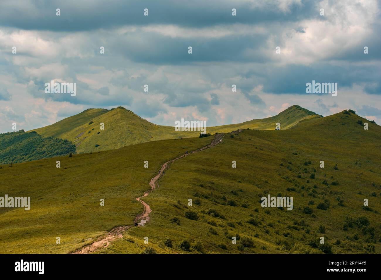 Vette montuose dei Monti Bieszczady, l'autunno si avvicina Foto Stock