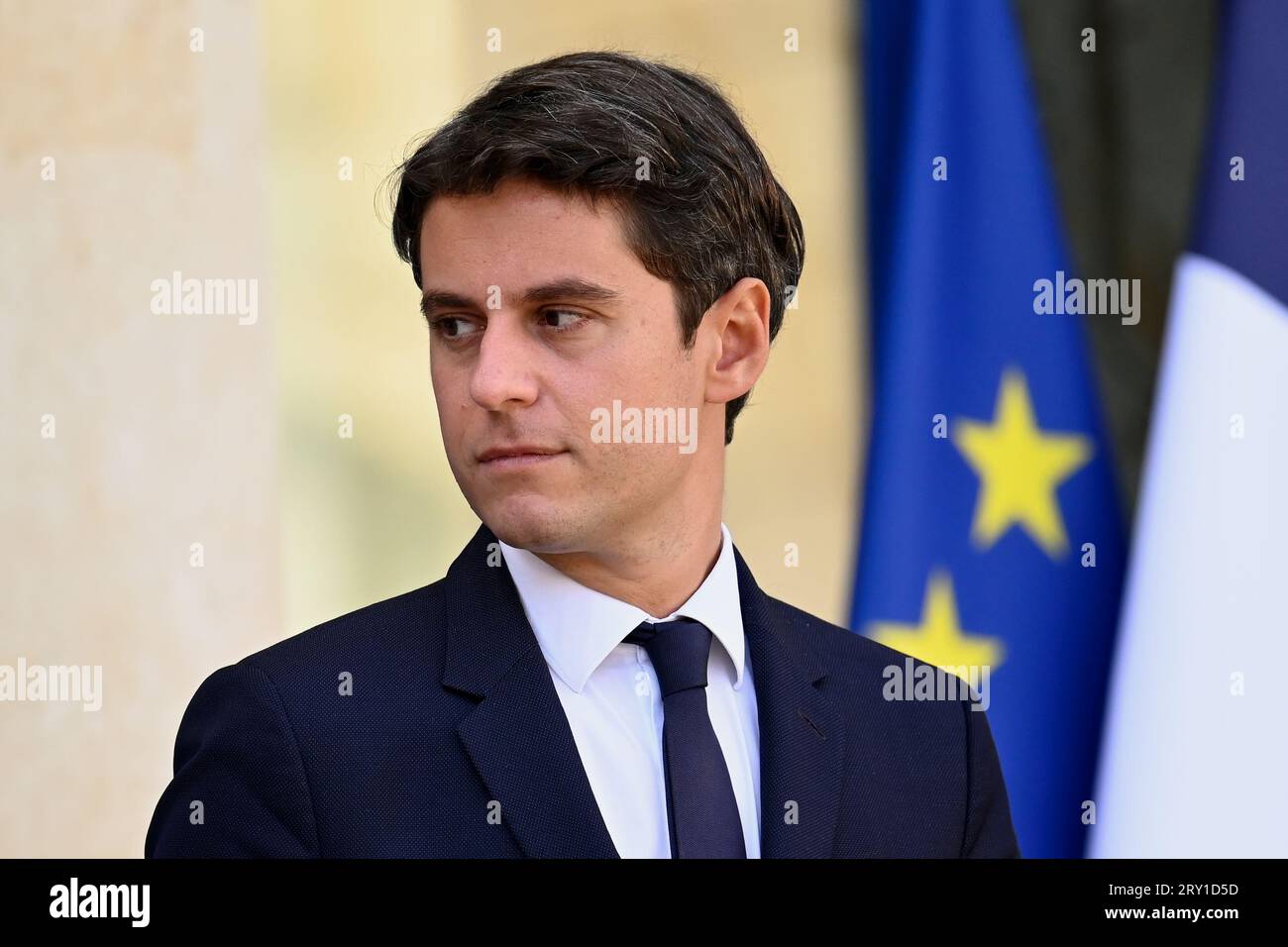Julien Mattia / le Pictorium - al termine della riunione del Consiglio dei ministri del 27 settembre 2023. - 27/09/2023 - Francia / Ile-de-France (regione) / Parigi - Gabriel Attal, Ministro dell'istruzione nazionale e della gioventù, in uscita dal Consiglio dei ministri, all'Elysee, 27 settembre 2023 credito: LE PICTORIUM/Alamy Live News Foto Stock