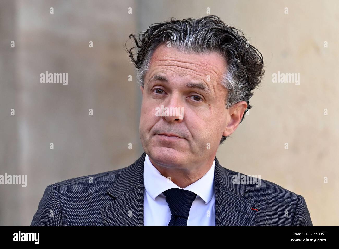 Julien Mattia / le Pictorium - al termine della riunione del Consiglio dei ministri del 27 settembre 2023. - 27/09/2023 - Francia / Ile-de-France (regione) / Parigi - il ministro della transizione ecologica e della coesione territoriale, Christophe Bechu, in uscita dal Consiglio dei ministri, all'Elysee, 27 settembre 2023 credito: LE PICTORIUM/Alamy Live News Foto Stock