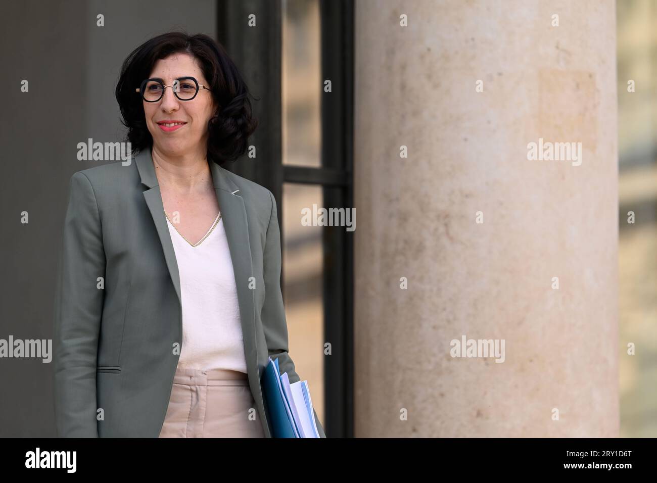 Julien Mattia / le Pictorium - al termine della riunione del Consiglio dei ministri del 27 settembre 2023. - 27/09/2023 - Francia / Ile-de-France (regione) / Parigi - il Ministro della Cultura, Rima Abdul-Malak all'uscita del Consiglio dei ministri, all'Elysee, 27 settembre 2023 crediti: LE PICTORIUM/Alamy Live News Foto Stock
