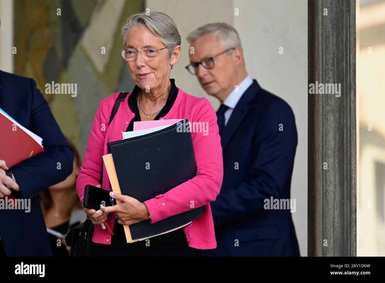Julien Mattia / le Pictorium - al termine della riunione del Consiglio dei ministri del 27 settembre 2023. - 27/09/2023 - Francia / Ile-de-France (regione) / Parigi - il primo ministro Elisabeth Borne lascia il Consiglio dei ministri, al Palazzo Elysee, il 27 settembre 2023 crediti: LE PICTORIUM/Alamy Live News Foto Stock