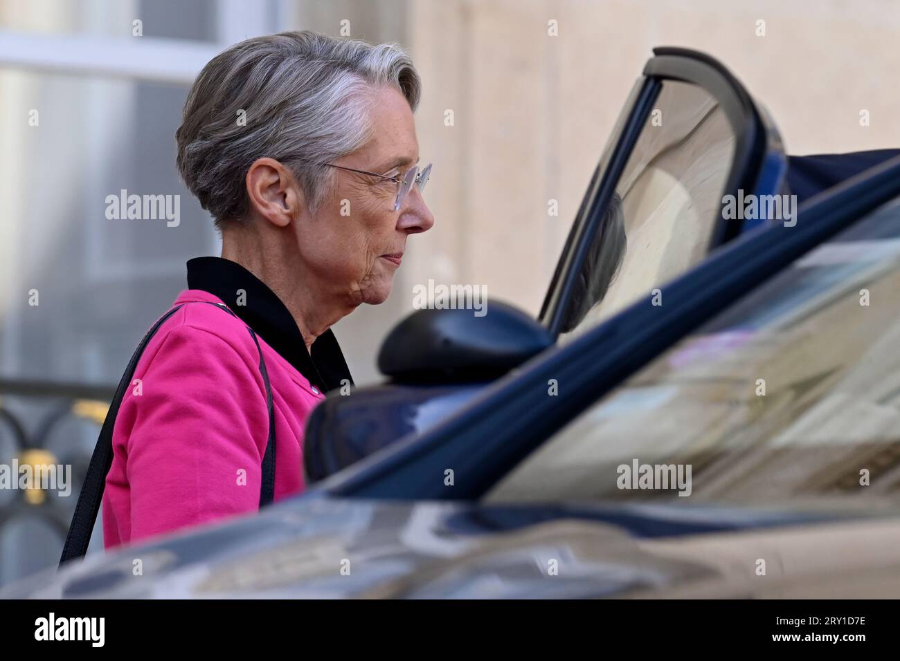 Julien Mattia / le Pictorium - al termine della riunione del Consiglio dei ministri del 27 settembre 2023. - 27/09/2023 - Francia / Ile-de-France (regione) / Parigi - il primo ministro Elisabeth Borne lascia il Consiglio dei ministri, al Palazzo Elysee, il 27 settembre 2023 crediti: LE PICTORIUM/Alamy Live News Foto Stock