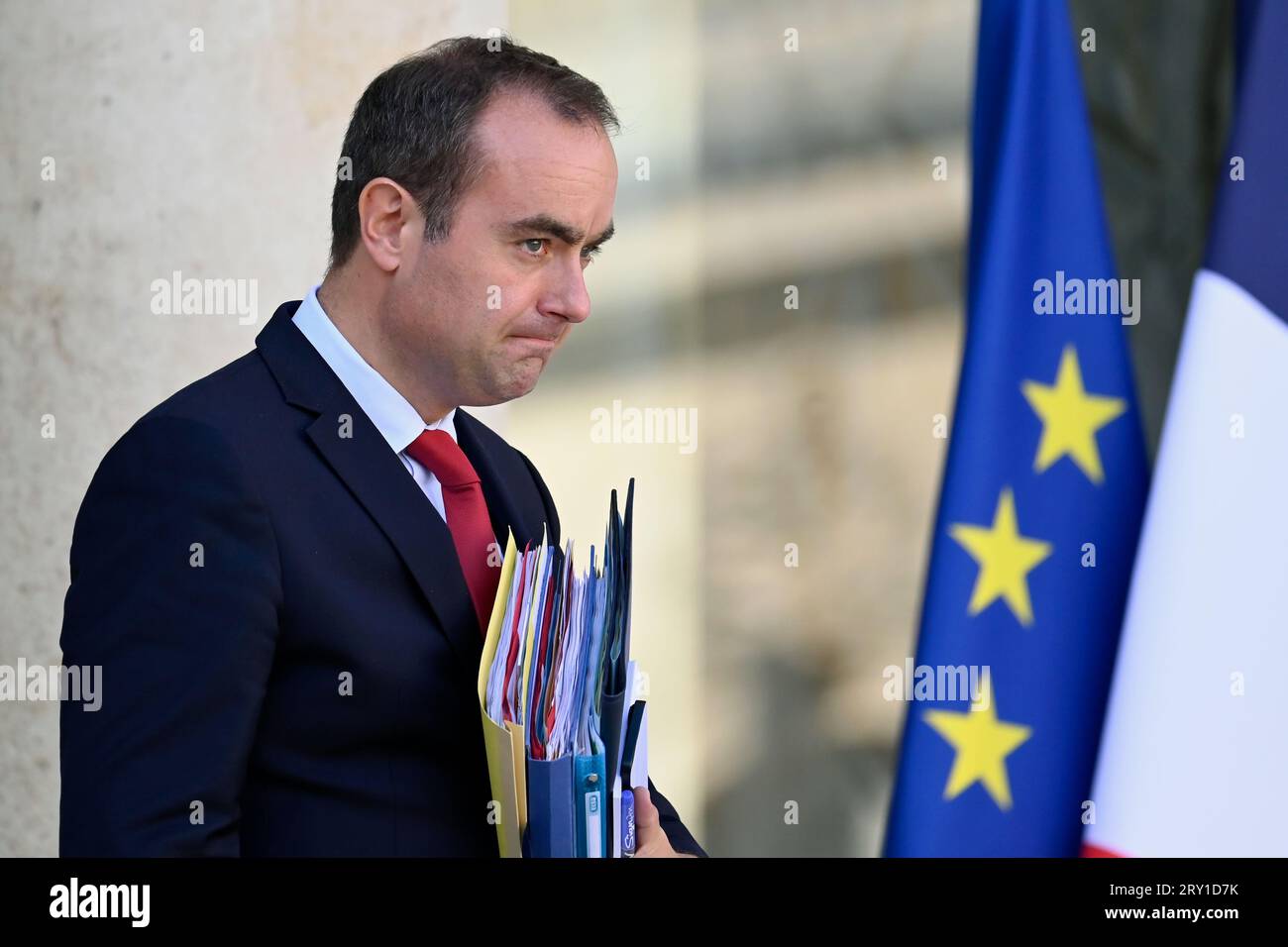 Julien Mattia / le Pictorium - al termine della riunione del Consiglio dei ministri del 27 settembre 2023. - 27/09/2023 - Francia / Ile-de-France (regione) / Parigi - il ministro delle forze armate Sebastien Lecornu in uscita dal Consiglio dei ministri, all'Elysee, 27 settembre 2023. Crediti: LE PICTORIUM/Alamy Live News Foto Stock
