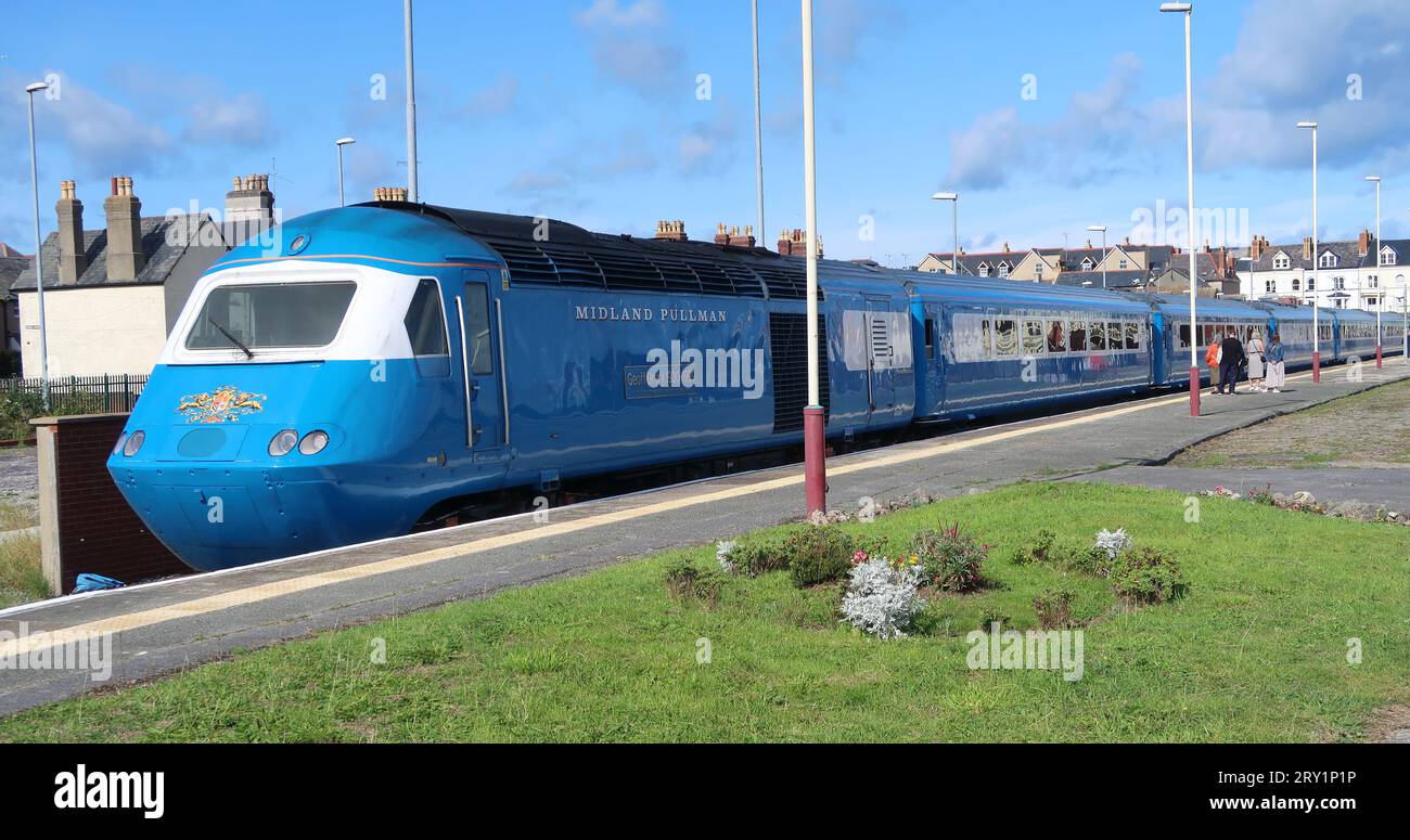 Il treno ad alta velocità Midland Pullman alla stazione di Llandudno nel Galles del Nord è arrivato con un tour ferroviario da Plymouth. Foto Stock